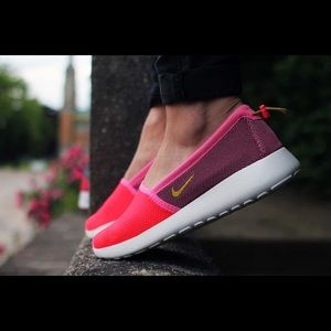 Nike Roshe Run Slip-ons Size 7